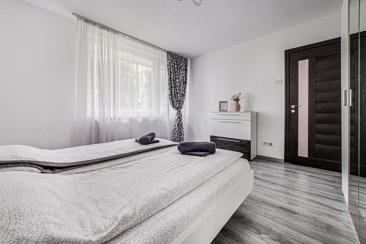 Gabriel Apartment Арад Екстериор снимка