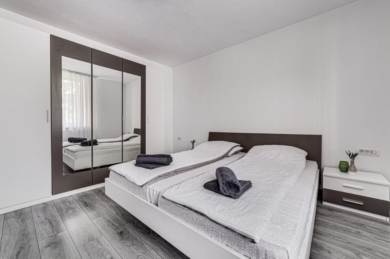 Gabriel Apartment Арад Екстериор снимка