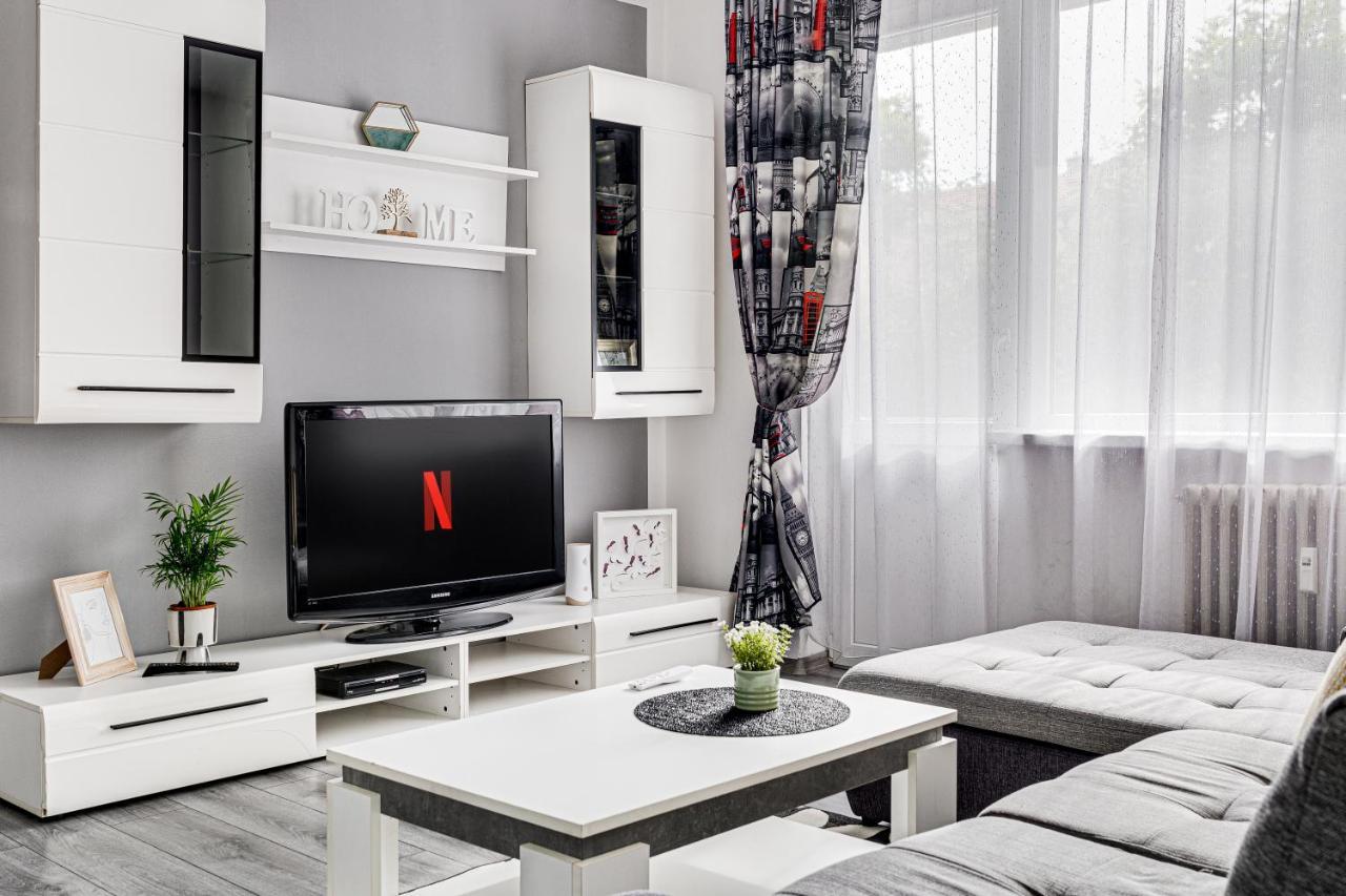 Gabriel Apartment Арад Екстериор снимка